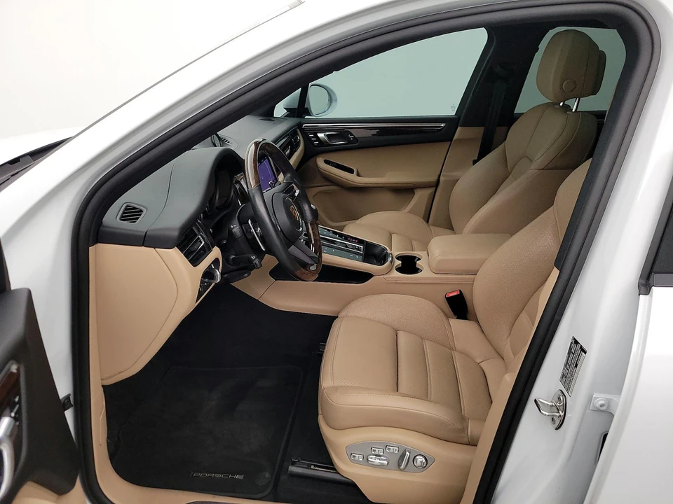 2023 Porsche Macan - Image 12 of 28
