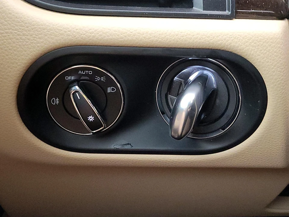 2023 Porsche Macan - Image 14 of 28