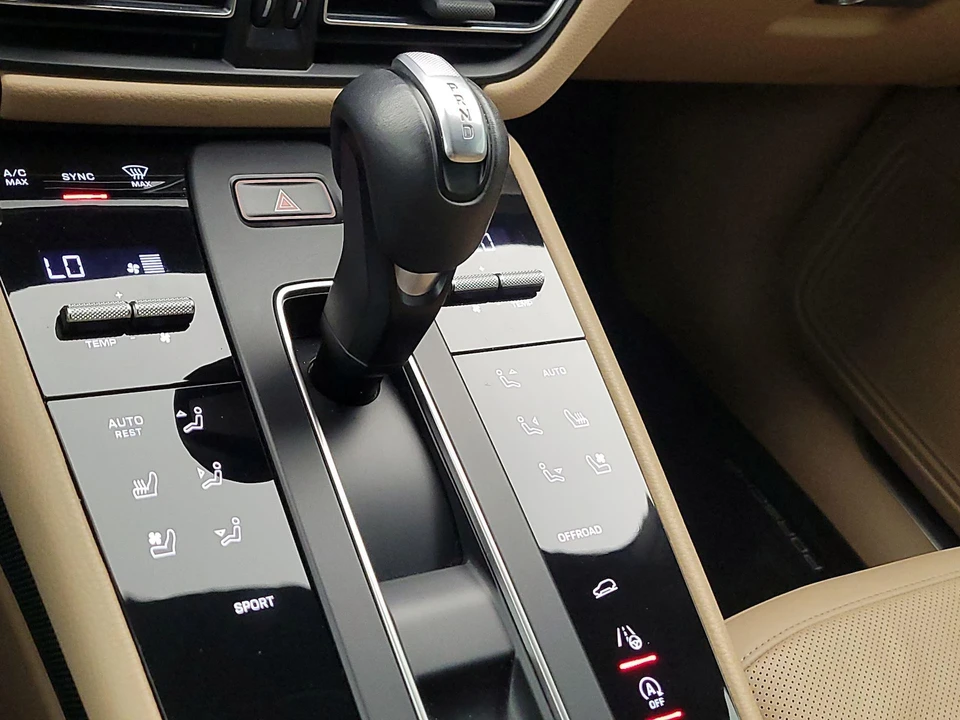 2023 Porsche Macan - Image 19 of 28