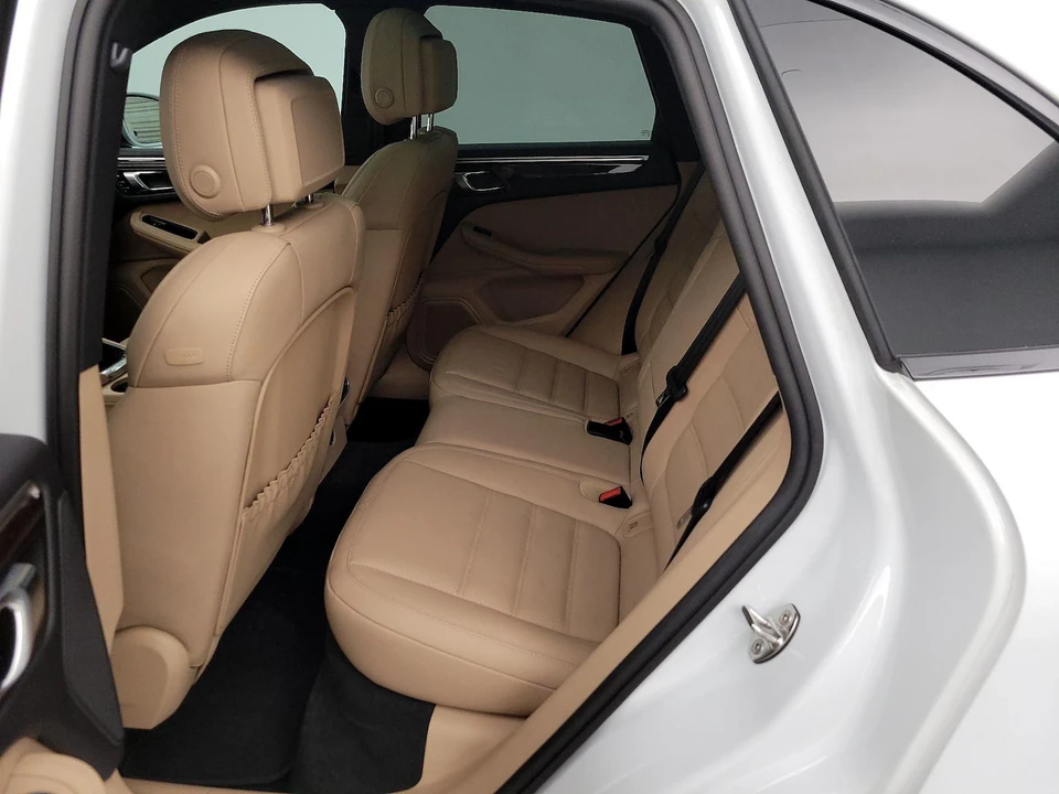 2023 Porsche Macan - Image 22 of 28
