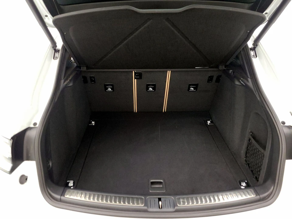 2023 Porsche Macan - Image 23 of 28