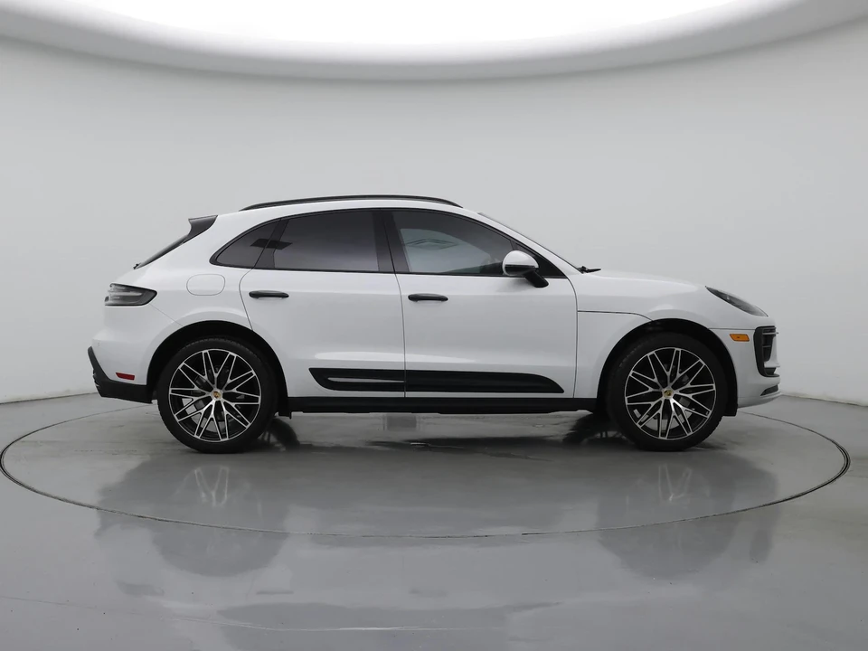 2023 Porsche Macan - Image 8 of 28