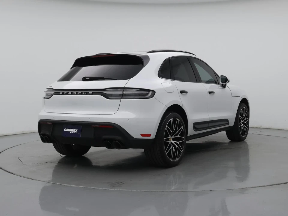 2023 Porsche Macan - Image 9 of 28