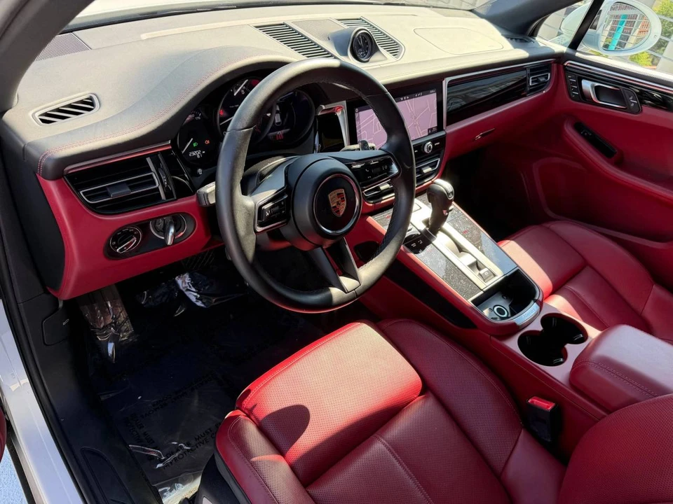 2023 Porsche Macan T - Image 4 of 5