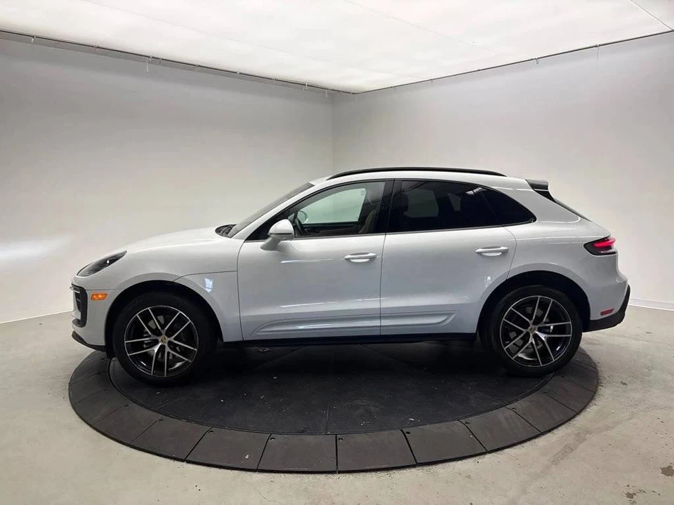 2023 Porsche Macan - Image 2 of 5