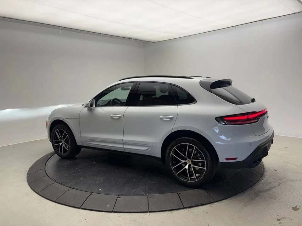 2023 Porsche Macan - Image 3 of 5