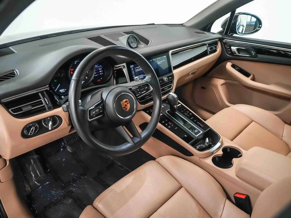 2023 Porsche Macan - Image 4 of 5