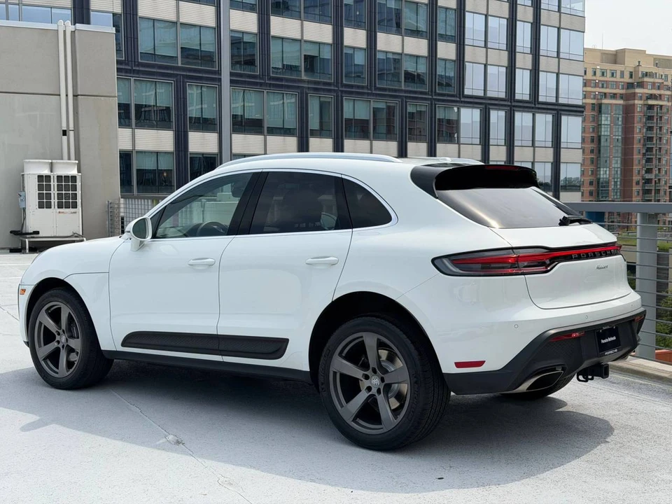 2023 Porsche Macan - Image 3 of 5