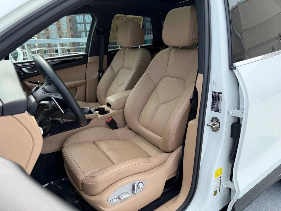 2023 Porsche Macan - Image 5 of 5