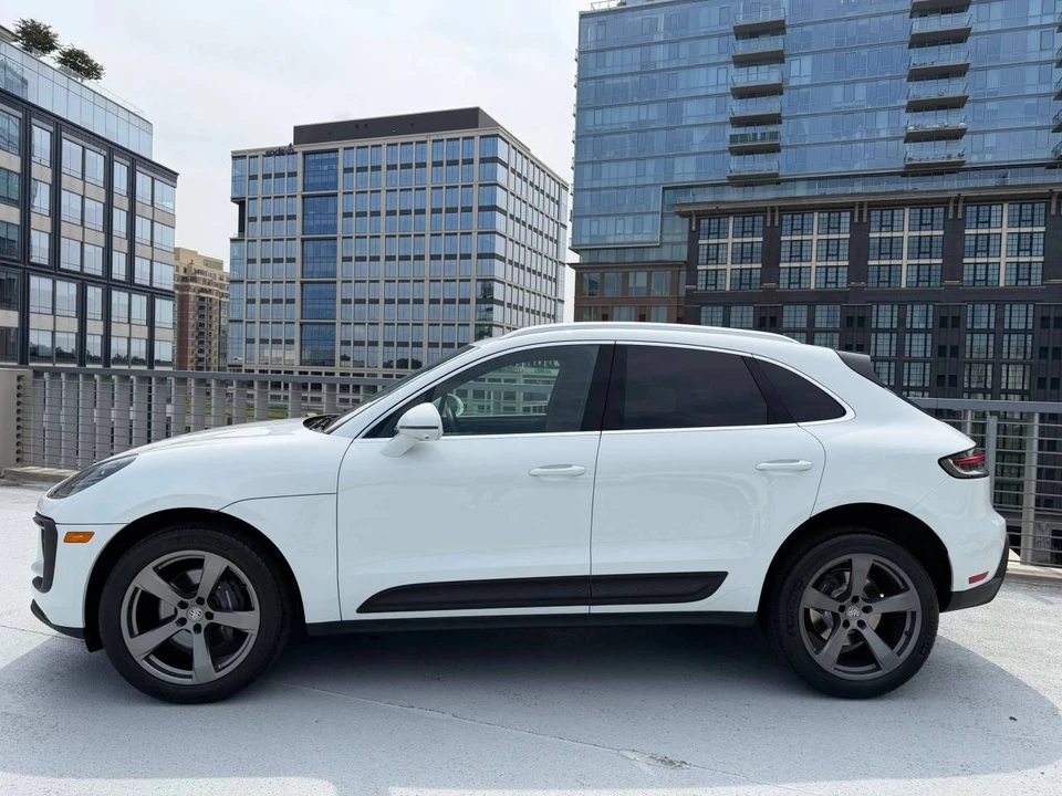 2023 Porsche Macan - Image 2 of 5