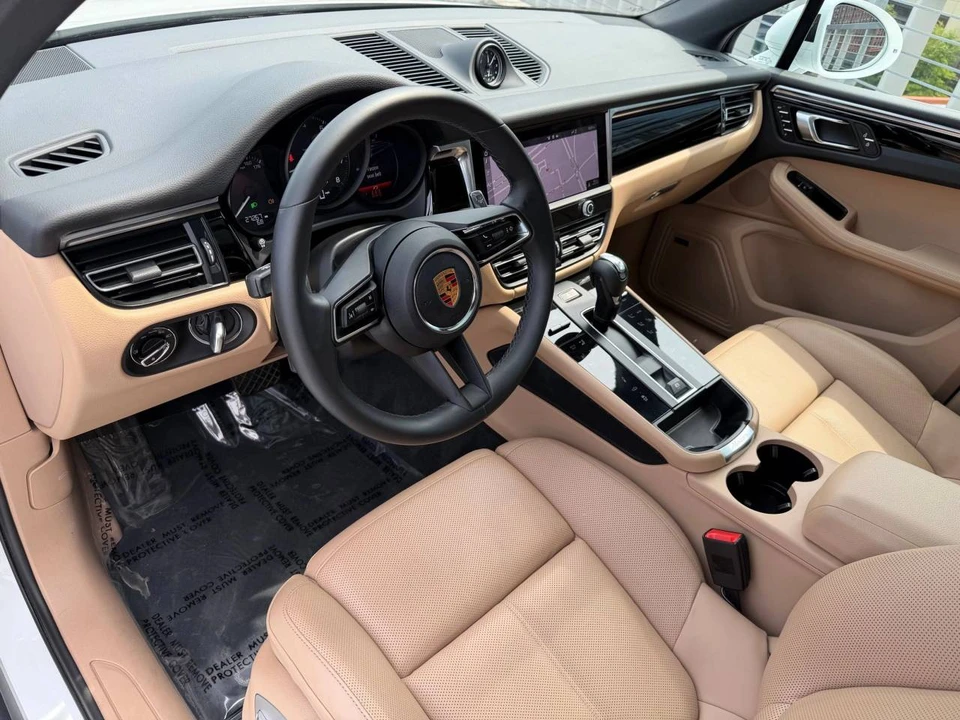 2023 Porsche Macan - Image 4 of 5