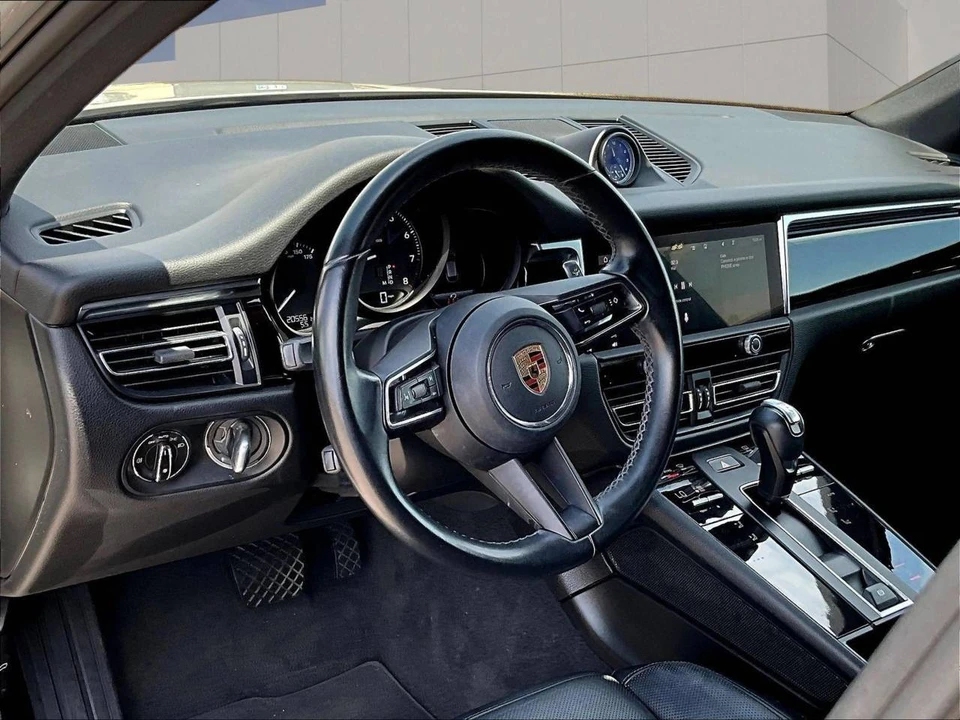 2023 Porsche Macan - Image 4 of 5