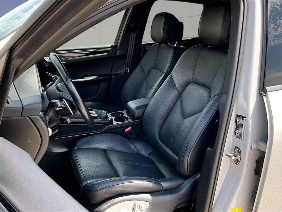 2023 Porsche Macan - Image 5 of 5