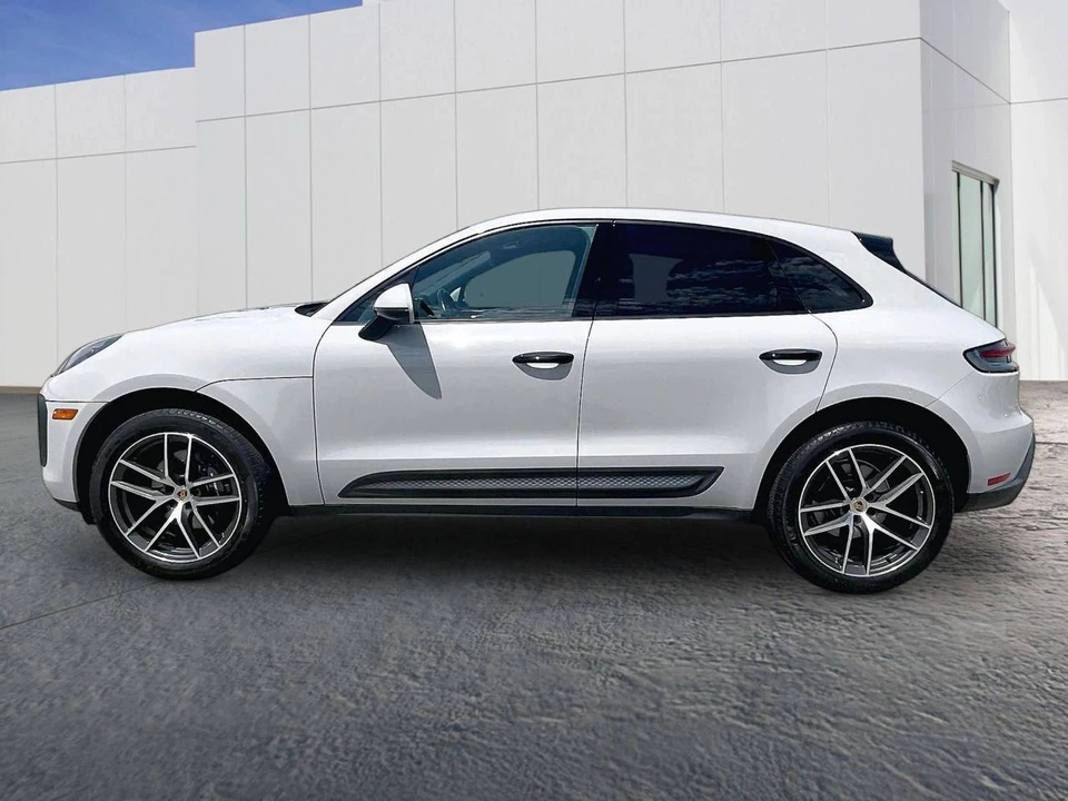 2023 Porsche Macan - Image 2 of 5