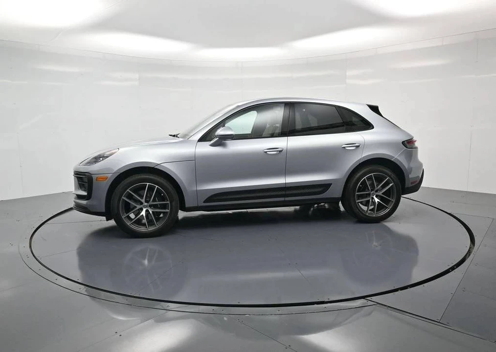 2023 Porsche Macan - Image 2 of 5