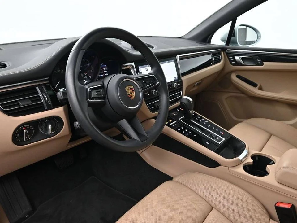 2023 Porsche Macan - Image 4 of 5