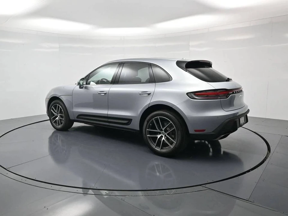 2023 Porsche Macan - Image 3 of 5