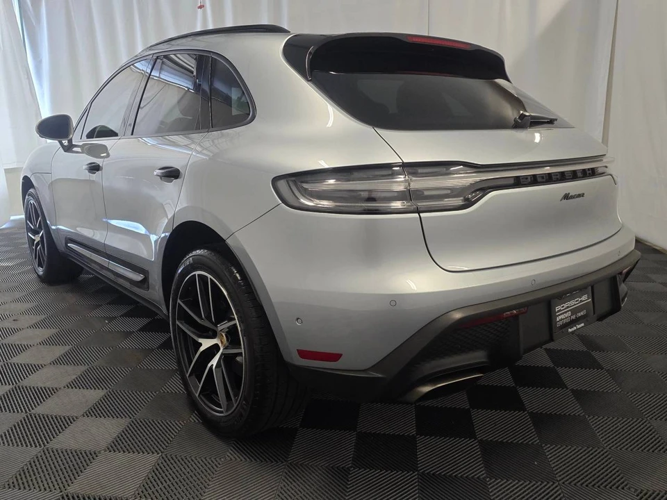 2023 Porsche Macan - Image 3 of 5