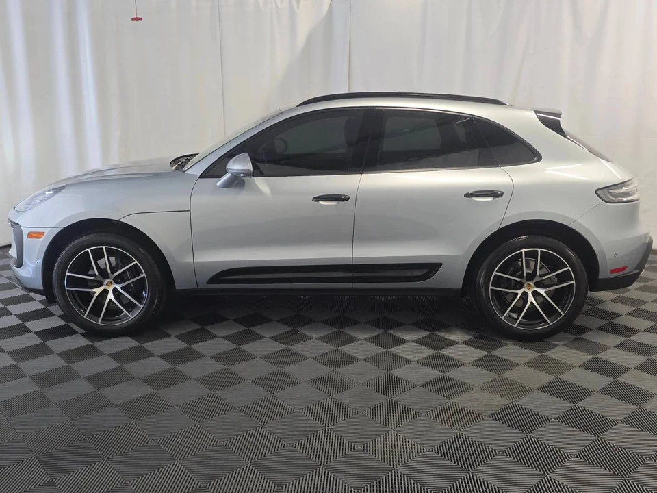 2023 Porsche Macan - Image 2 of 5
