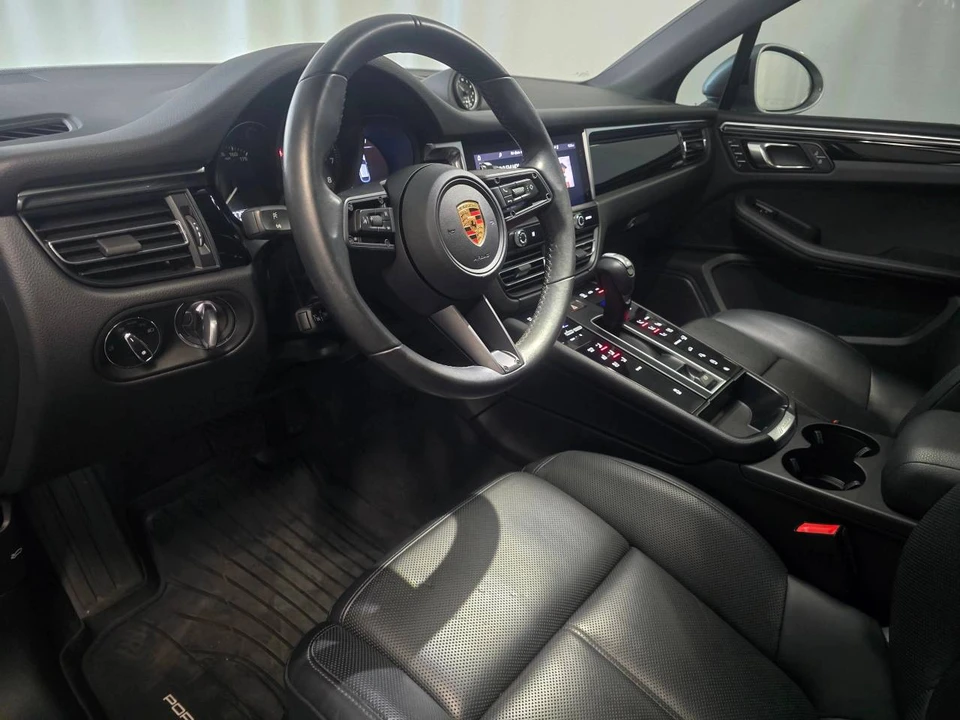 2023 Porsche Macan - Image 4 of 5