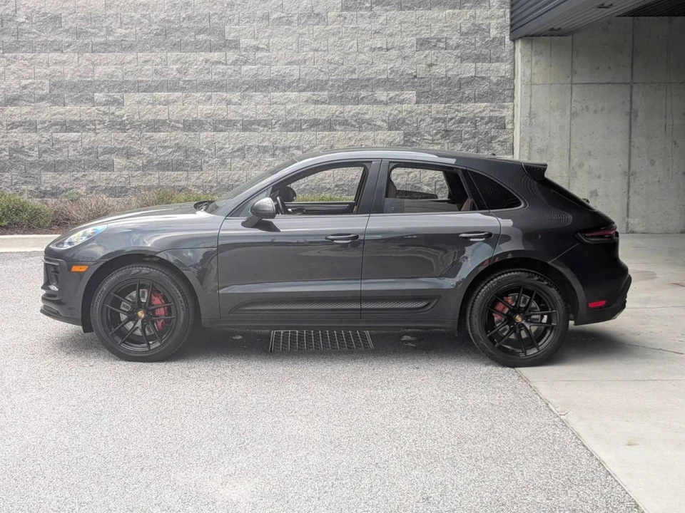2023 Porsche Macan - Image 2 of 5