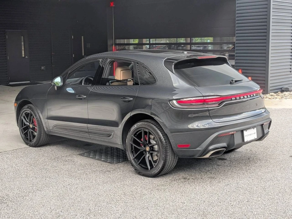 2023 Porsche Macan - Image 3 of 5