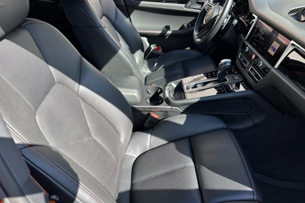 2023 Porsche Macan - Image 4 of 8