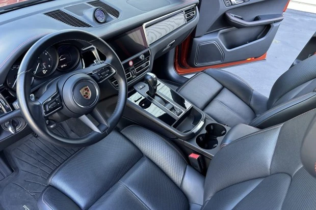 2023 Porsche Macan - Image 5 of 8