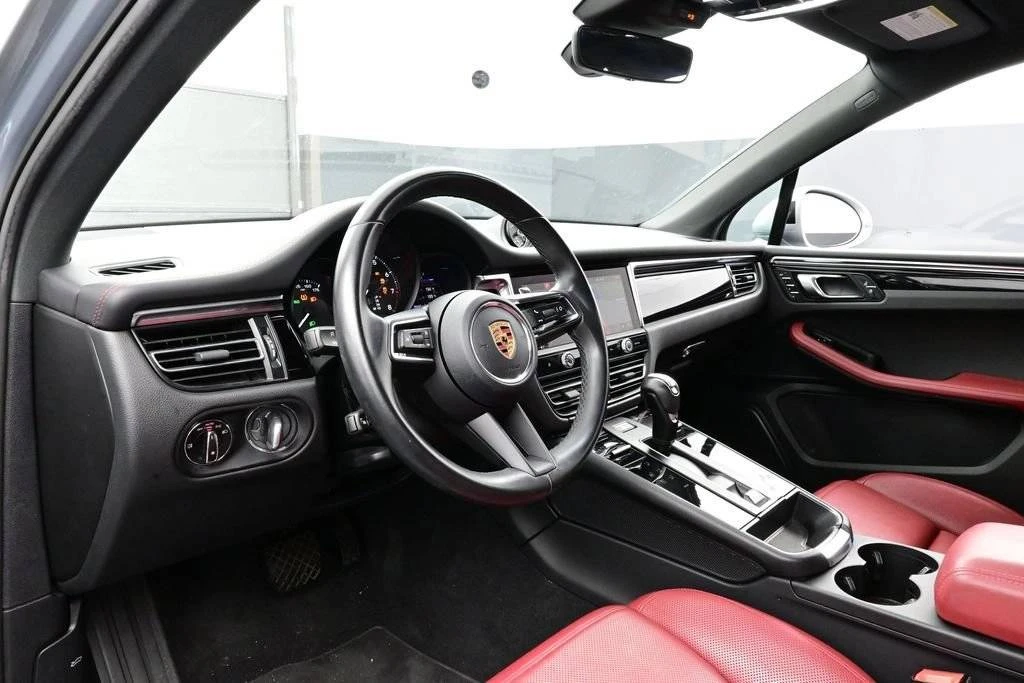2023 Porsche Macan - Image 4 of 5