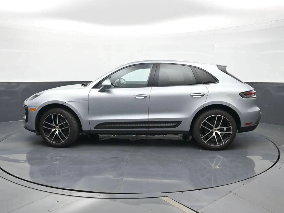 2023 Porsche Macan - Image 2 of 5