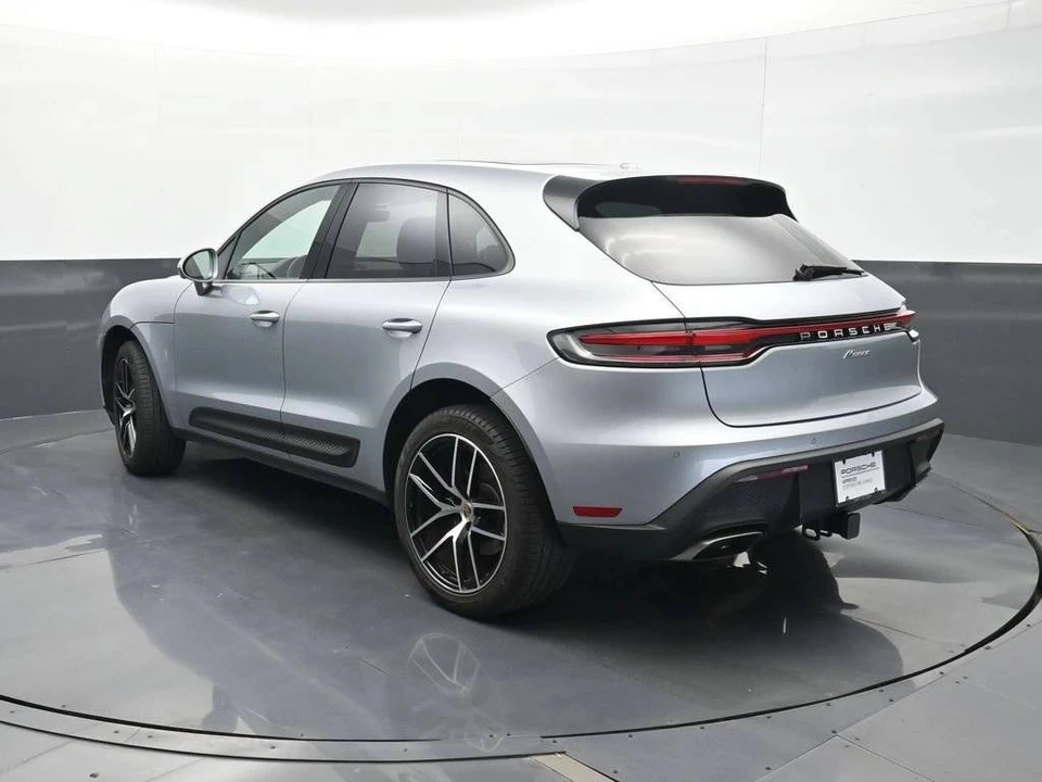 2023 Porsche Macan - Image 3 of 5