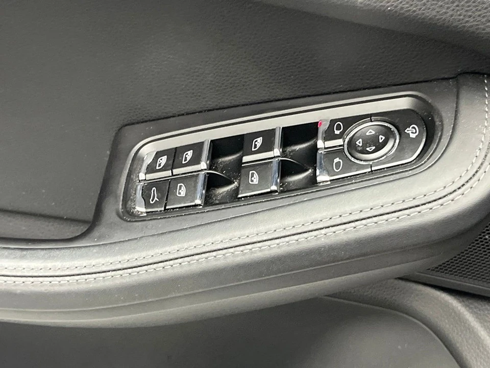 2023 Porsche Macan - Image 21 of 23