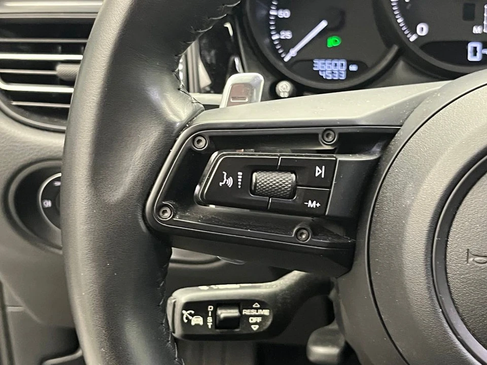 2023 Porsche Macan - Image 13 of 23