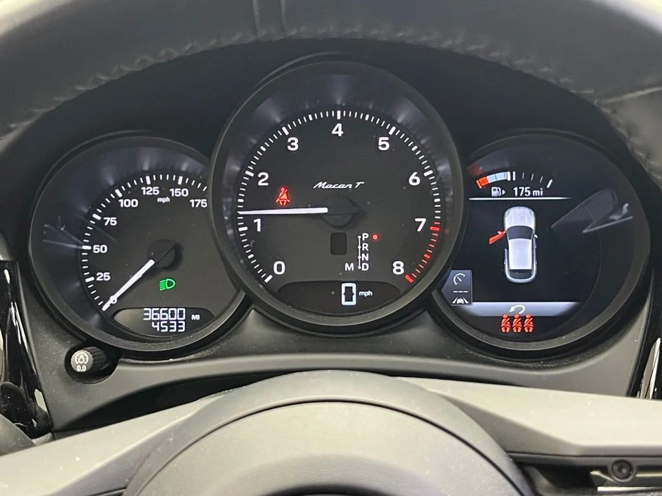 2023 Porsche Macan - Image 11 of 23