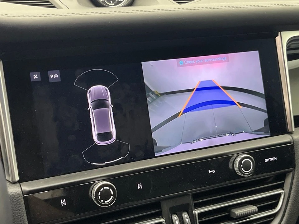 2023 Porsche Macan - Image 18 of 23