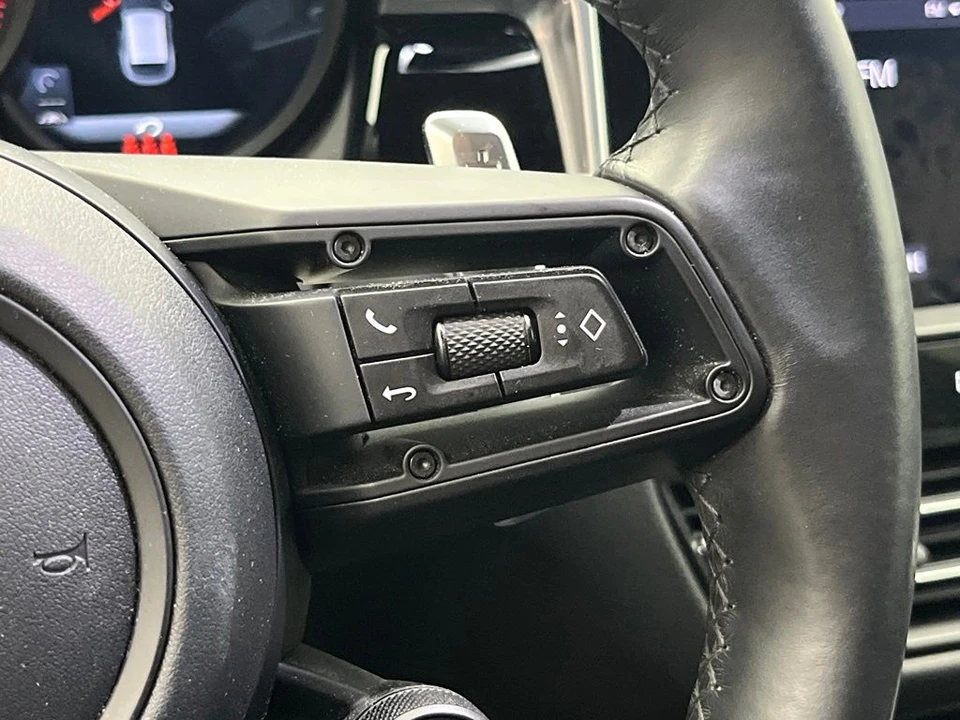 2023 Porsche Macan - Image 14 of 23