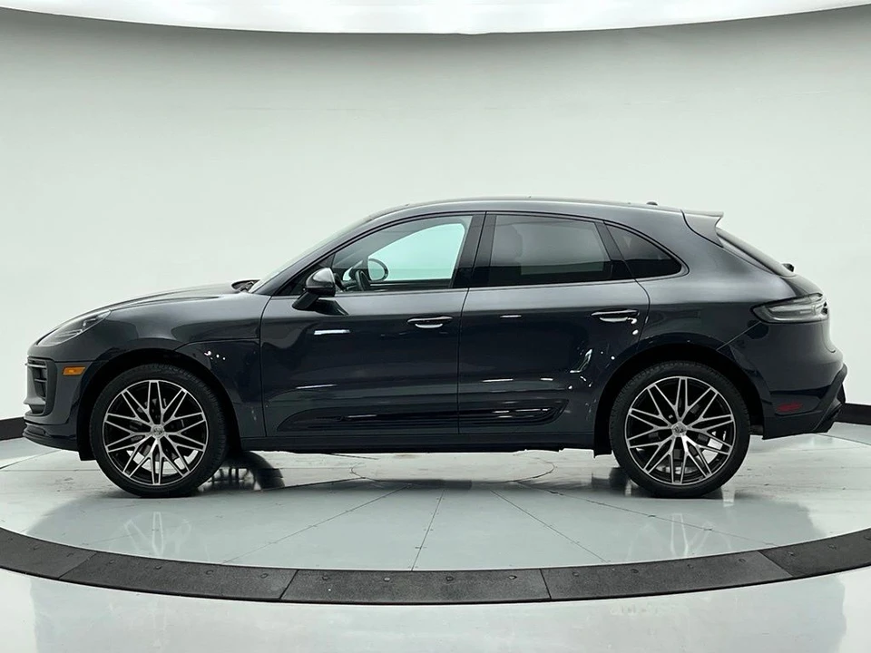 2023 Porsche Macan - Image 2 of 23
