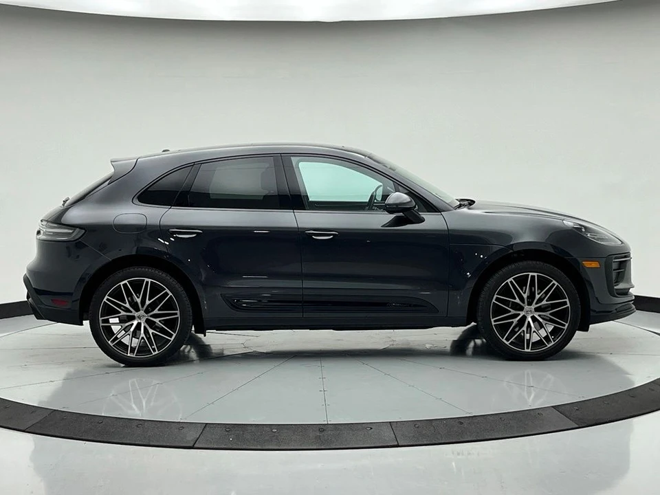 2023 Porsche Macan - Image 8 of 23