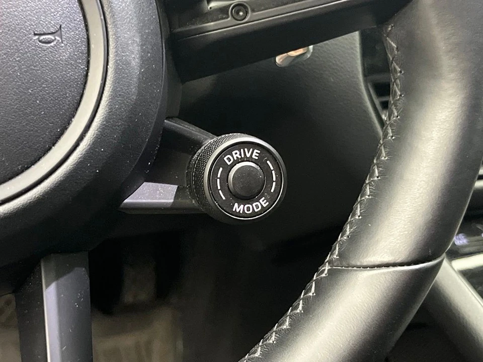 2023 Porsche Macan - Image 15 of 23
