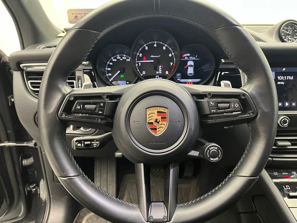 2023 Porsche Macan - Image 12 of 23