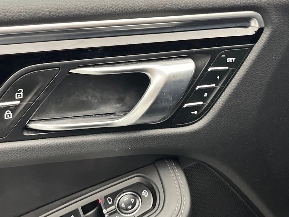2023 Porsche Macan - Image 22 of 23