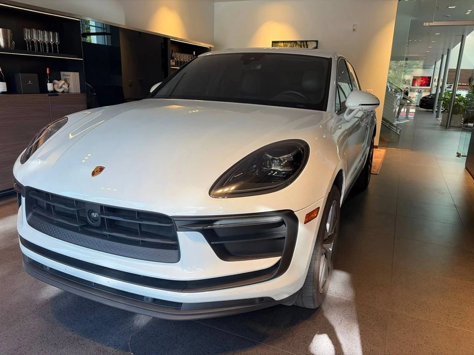 2023 Porsche Macan - Image 2 of 4