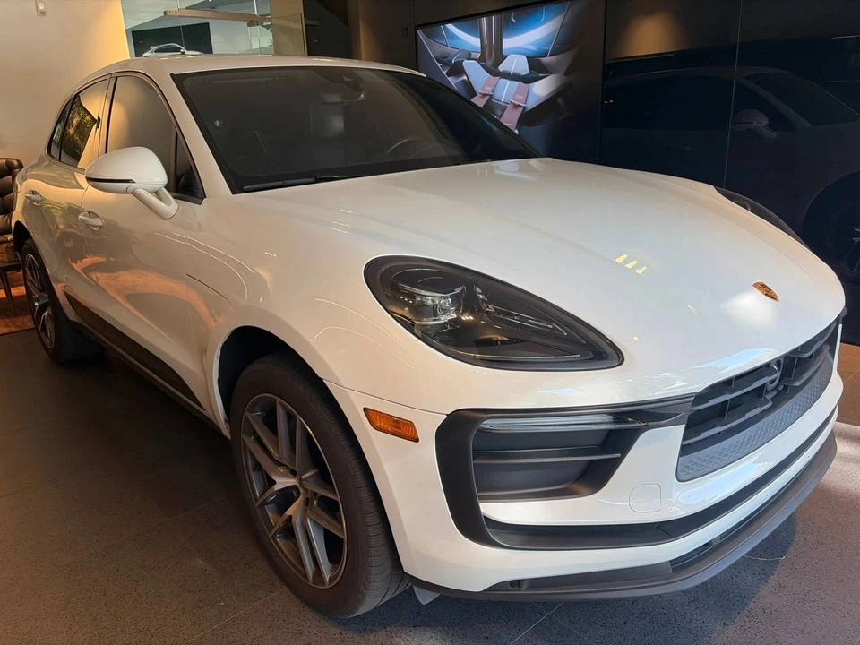 2023 Porsche Macan - Image 3 of 4