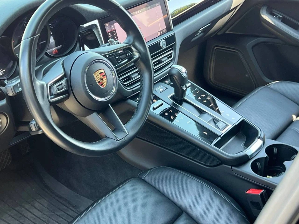 2023 Porsche Macan T - Image 4 of 5