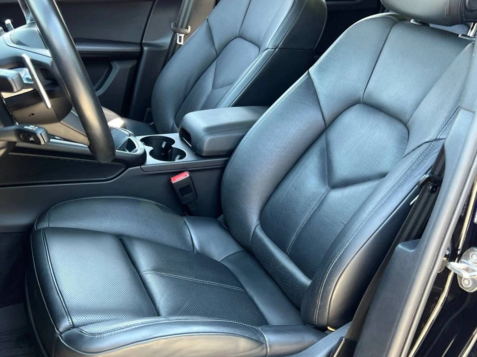 2023 Porsche Macan T - Image 5 of 5