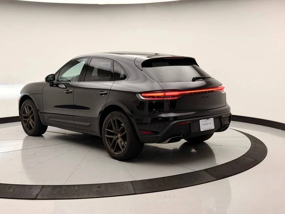 2023 Porsche Macan - Image 3 of 5