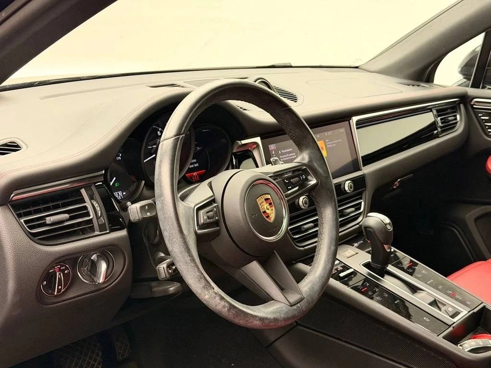 2023 Porsche Macan - Image 4 of 5