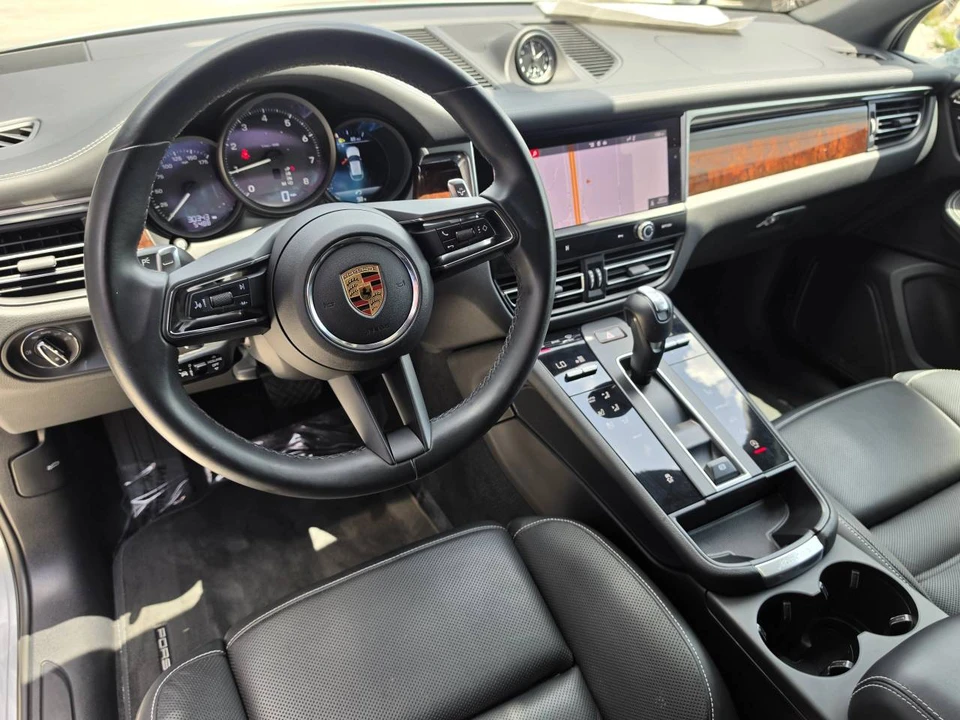 2023 Porsche Macan - Image 5 of 5