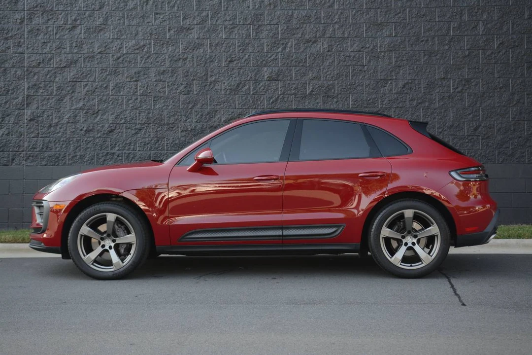 2023 Porsche Macan - Image 2 of 5