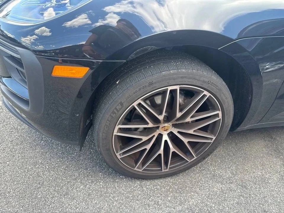 2023 Porsche Macan - Image 5 of 5